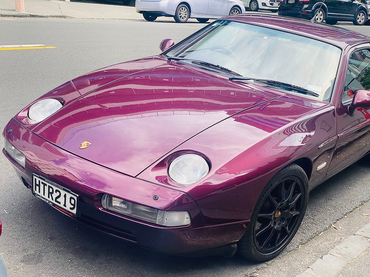 Porsche 928